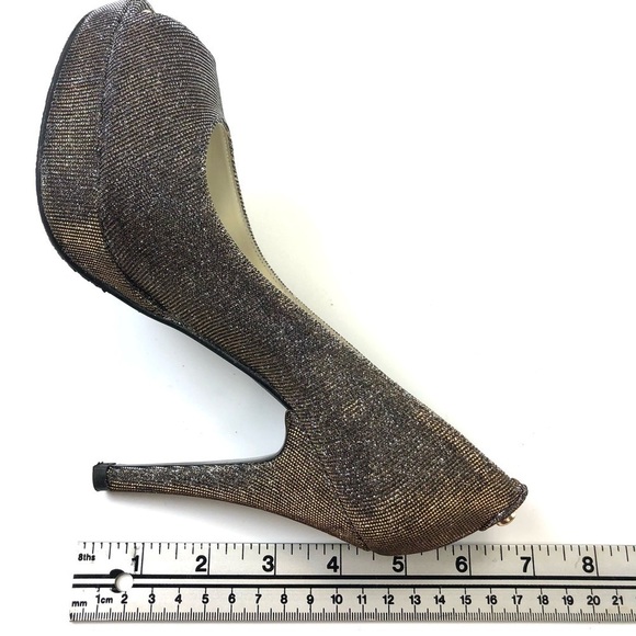 𝅺STUART Weitzman Shoes for Russell & Bromley metallic sparkle platform pumps - Picture 3 of 13